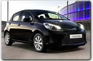 Механическая коробка передач и современный салон Toyota Yaris