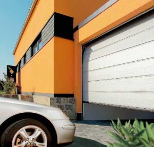 В статье рассмотрены основные типы гаражных ворот